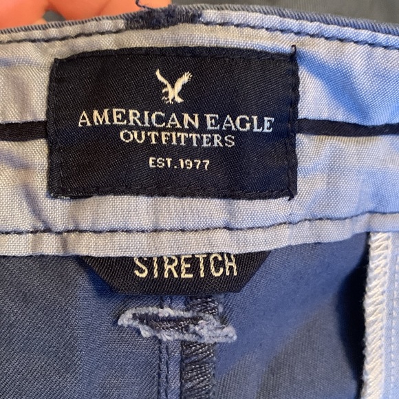 American Eagle size 8 midi blue stretch cotton twill 5.5” shorts 4 pockets EUC - Picture 6 of 7